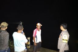 Tim SAR evakuasi korban tenggelam di Sungai Pesisir Barat