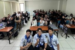 Siswa SMK IDN Solo berbagi pengetahuan di UI dan SDIT Iqro