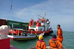 Tim SAR gabungan berhasil amankan dua kapal kandas di perairan pantai Pasir Padi