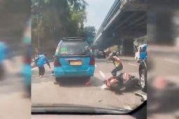 Lagi angkot tabrak ojol dan penumpangnya di Ciracas