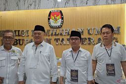 Zulkarnain-Lerru serahkan berkas pendaftaran perseorangan ke KPU Tangerang