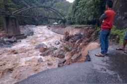 Sebanyak 14 orang meninggal dunia akibat banjir bandang di Sumbar