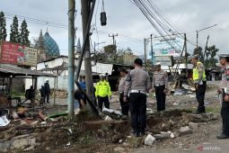 Sopir bus terguling di Ciater selamat dari kecelakaan
