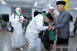 Bupati berangkatkan 360 jamaah calon haji Asahan kloter pertama