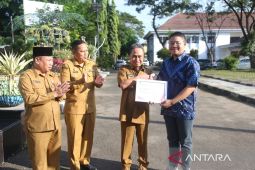 Pemkot Serang beri penghargaan pada dua pemuda berprestasi