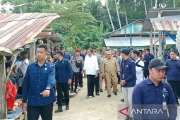 Presiden Jokowi kunjungi pasar rakyat Kambara di Muna Barat