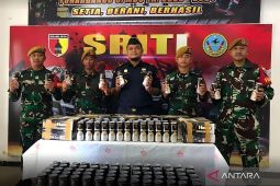 Bea Cukai dan TNI di Nunukan sita dan musnahkan seratus lebih kaleng miras