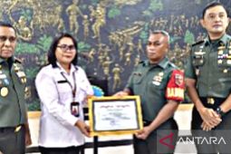 BKKBN beri  penghargaan terbaik pada Babinsa Desa Lermatang Maluku