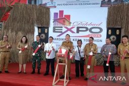 Wali Kota Caroll Senduk buka Dikbud Expo Tomohon 2024