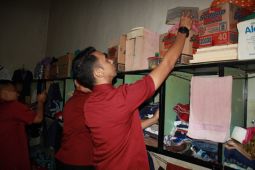 Petugas Rutan Situbondo geledah kamar hunian warga binaan