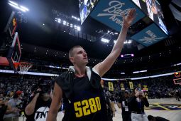 NBA: Jokic rayakan penghargaan MVP dengan bawa Nuggets unggul atas Wolves