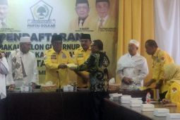 Acil Odah mendaftar balon Gubernur Kalsel untuk Pilkada 2024