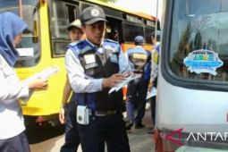 Bupati Karawang tekankan Dishub tingkatkan uji kir kendaraan umum