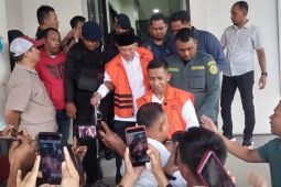 Mantan Gubernur Malut didakwa terima gratifikasi Rp100 miliar