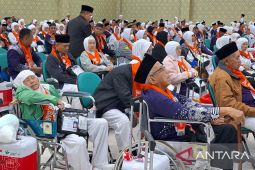 Info Haji 2024 - Pj Gubernur minta petugas haji optimalkan layanan calhaj lansia