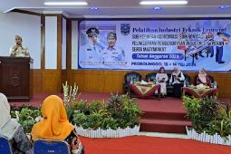 Pemkab Probolinggo beri pelatihan pembuatan batik ecoprint