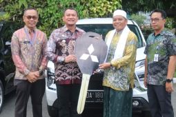 Pemkab HSS bantu mobil operasional organisasi keagamaan dan instansi vertikal