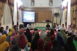 Tanah Bumbu disseminates non-cash social assistance