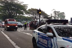 Tiga korban kecelakaan pesawat jatuh di BSD dievakuasi ke RS Polri Kramat Jati
