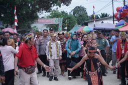 Bupati Sambas mendukung kegiatan pelestarian budaya berape' sawa'