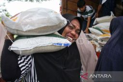 Pemkab Nagan Raya salurkan beras warga miskin
