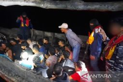 Lanal TBA kembali amankan ABK dan 23 orang PMI ilegal