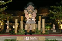 Presiden Jokowi sambut tamu undangan jamuan santap malam di GWK Bali