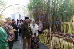 Tradisi petik tebu manten awali giling Pabrik Gula Jatiroto Lumajang
