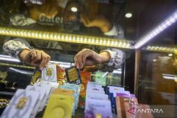 Harga emas Antam-UBS-Galeri24 di Pegadaian naik sentuh angka Rp2 juta per gram