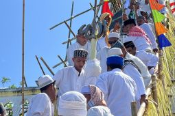 Pj Bupati Malra hadiri penurunan batu Alif Masjid Annur
