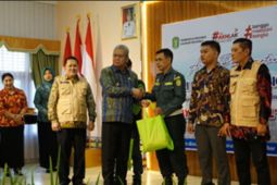 PTPN IV Regional V berikan bantuan paket sembako pada Hari Buruh 2024
