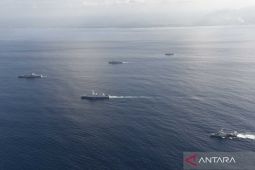 KRI berlatih formasi di Bali saat jaga World Water Forum Ke-10
