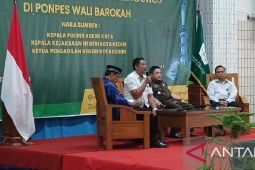 Santri Ponpes Wali Barokah Kediri ikuti penyuluhan hukum terpadu