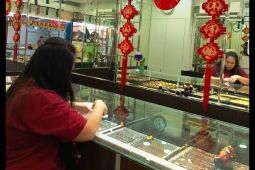 Lilyana manfaatkan KUR Bank Kalbar buka toko emas