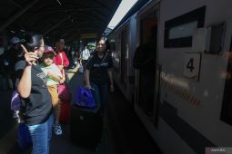 Waisak, 38.272 orang gunakan KA dari stasiun Daop 8 Surabaya