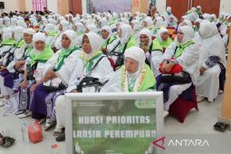 Keberangkatan seorang calhaj kloter 10 Embarkasi Medan ditunda akibat sakit