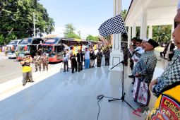 Sebanyak 863 calon haji Situbondo diberangkatkan ke Asrama Haji