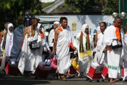 Berpakaian ihram, JCH gelombang II Embarkasi Surabaya mulai diberangkatkan