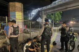 Polisi amankan empat remaja yang konvoi sambil bawa sajam di Jakbar