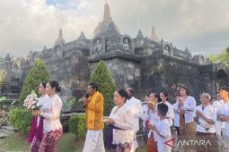 Gamelan, Pradakshina dan Nasi Yasa, akulturasi Tri Suci Waisak di Bali