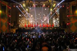 Penampilan JKT48 di Surabaya