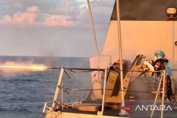 KRI Diponegoro latihan menembak di Laut Mediterania