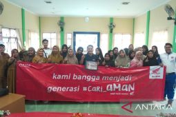 Honda Babel berikan edukasi berkendara di kantor Desa Renggiang