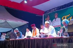 Warga Mukomuko padati lapangan pemkab dengarkan ceramah UAS