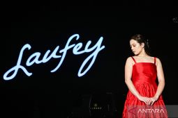 Penampilan Laufey di special show BNI Java Jazz 2024