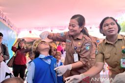 Papua Barat mencanangkan pekan imunisasi cegah KLB virus polio