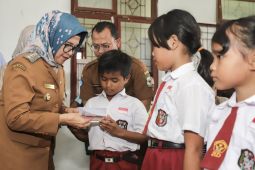 2.160 pelajar di Pematangsiantar dapat biaya pendidikan Rp500 ribu per bulan