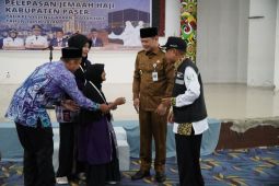 Bupati Paser lepas 243 jemaah calon haji