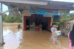 Tim SAR masih cari dua korban hanyut terseret banjir bandang di OKU