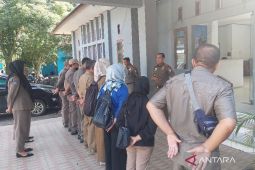 Pemkab Mukomuko turunkan petugas cek kesehatan pekerja panti pijat